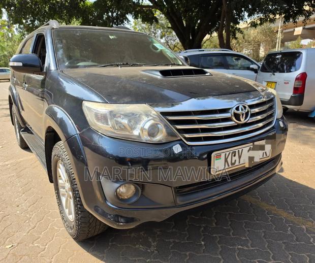 Toyota Fortuner 2013 Black