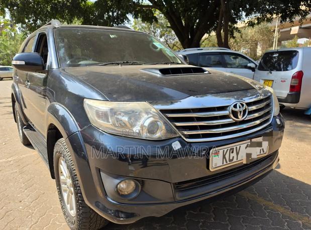 Toyota Fortuner 2013 Black