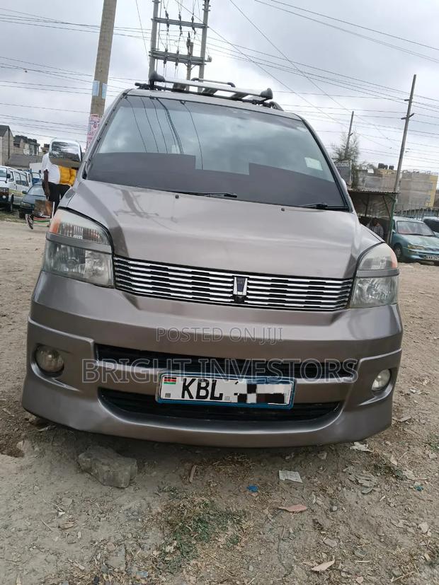 Toyota Voxy 2008