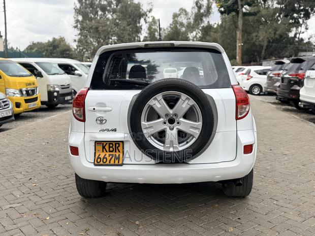 Toyota RAV4 2006 White