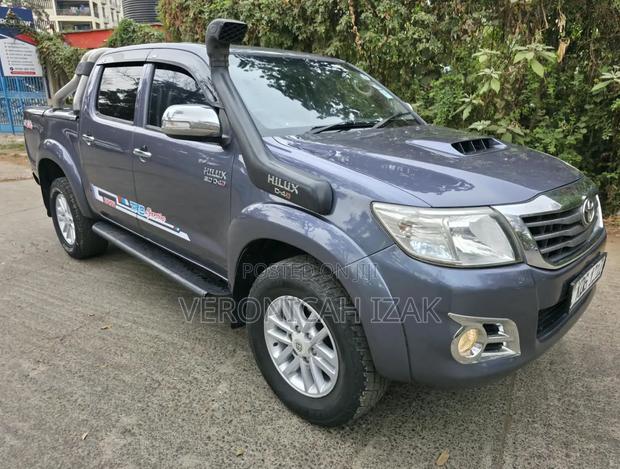 Toyota Hilux 2014 Gray