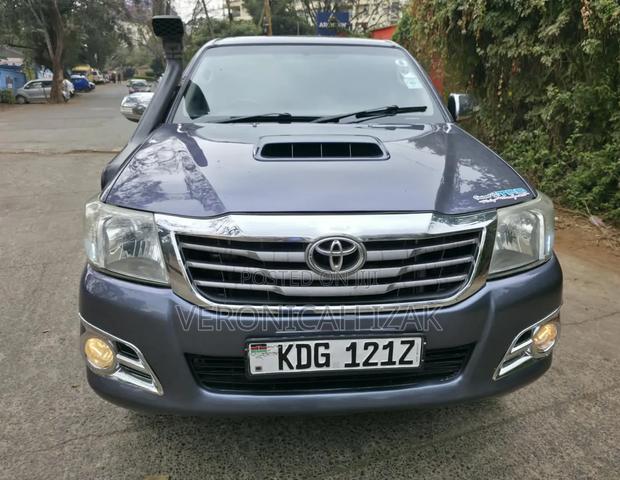 Toyota Hilux 2014 Gray
