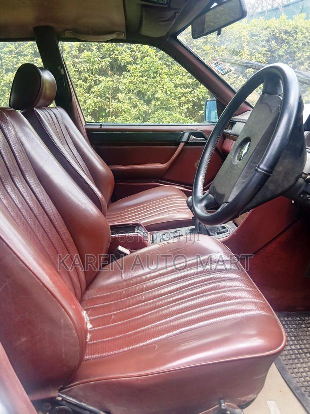 Mercedes-Benz 200E 1992 Silver