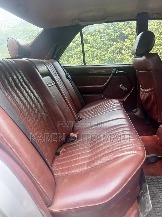 Mercedes-Benz 200E 1992 Silver