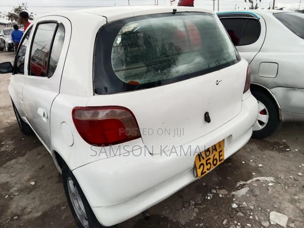 Toyota Vitz 2004 White
