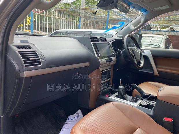 Toyota Land Cruiser Prado 2022 Gold