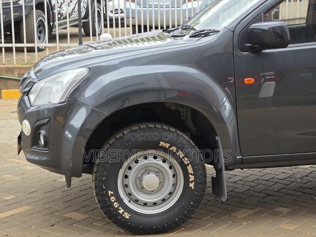 Isuzu D-MAX 2022 Gray