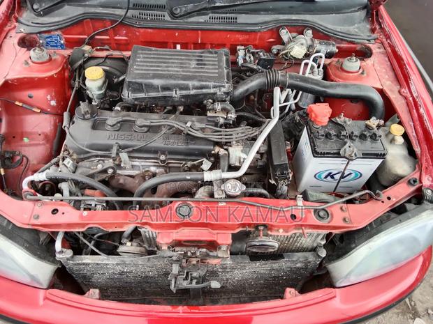 Nissan March 2001 Red