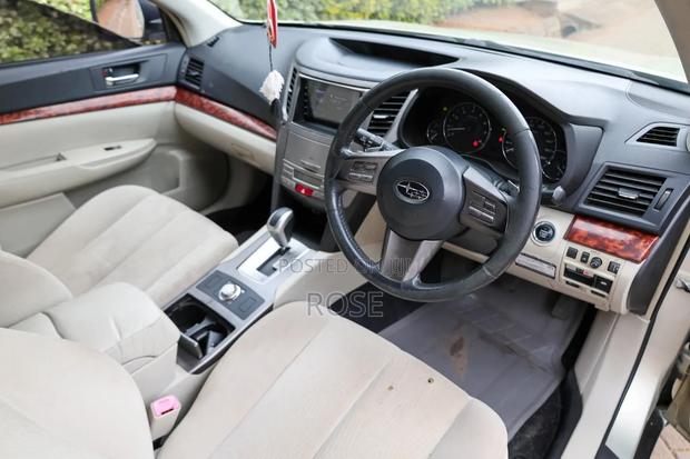 Subaru Outback 2010 Beige