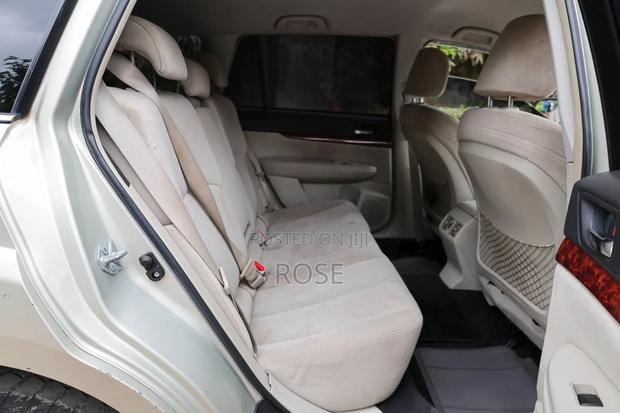 Subaru Outback 2010 Beige