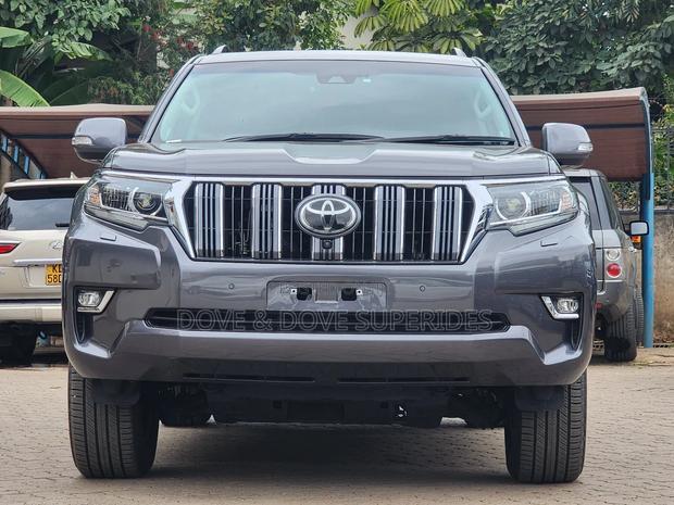 Toyota Land Cruiser Prado Kakadu 2019 Gray