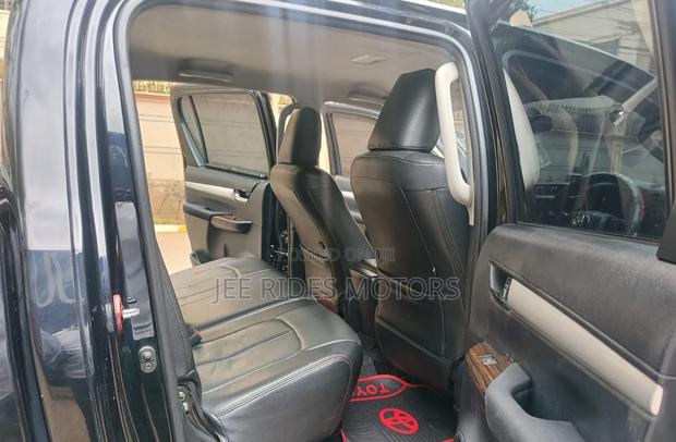 Toyota Hilux Revo Double Cab Deisel 2.8 AWD 2018 Gray