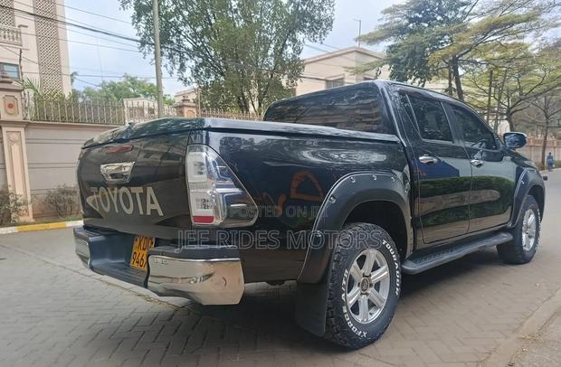 Toyota Hilux Revo Double Cab Deisel 2.8 AWD 2018 Gray