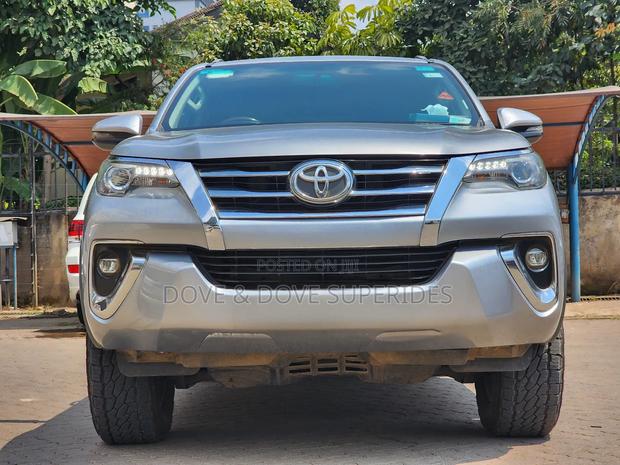 Toyota Fortuner 2.8 D AWD 2018 Silver
