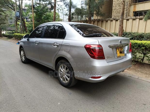 Toyota Axio 1.5 Hybrid 2WD 2017 Silver