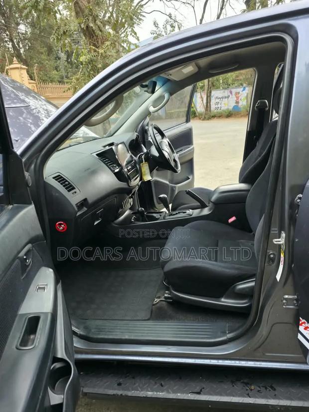 Toyota Hilux 2014 Gray