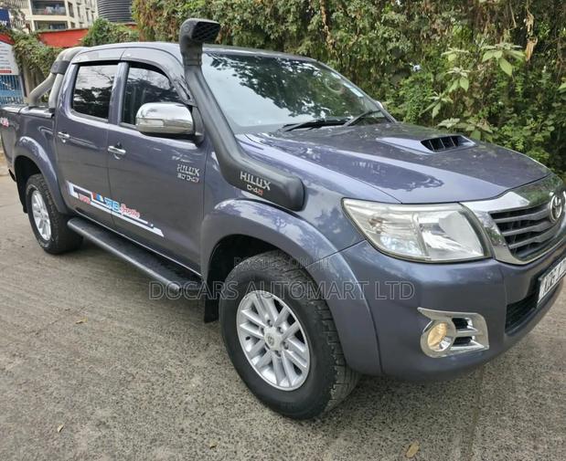 Toyota Hilux 2014 Gray