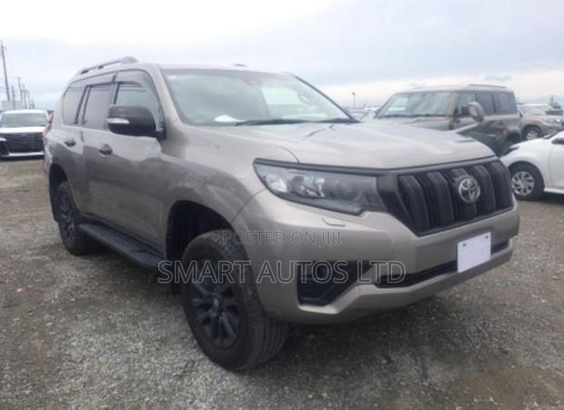Toyota Land Cruiser Prado 2.8 2022 Gray