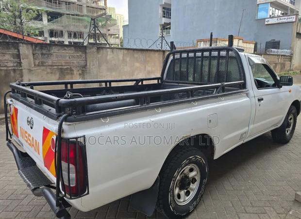Nissan Hardbody 2013 White