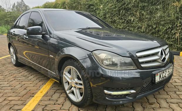 Mercedes-Benz C250 2013 Black
