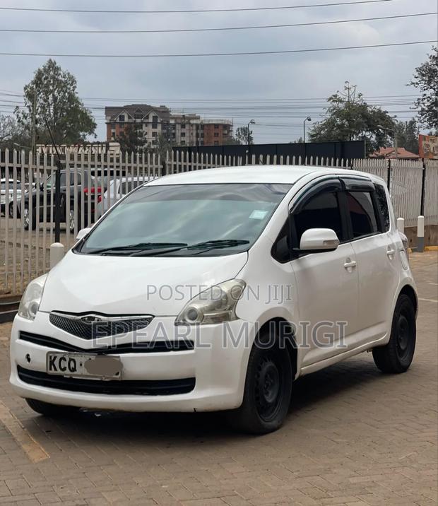 Toyota Ractis 1.3 FWD 2010 White