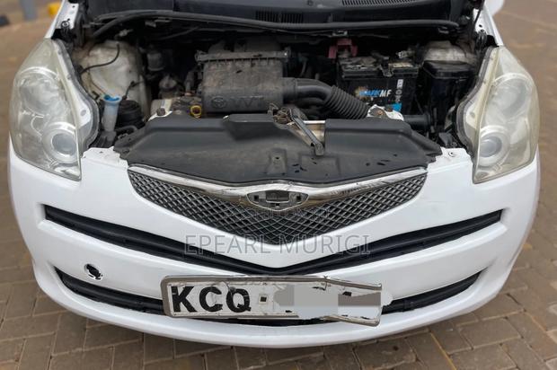 Toyota Ractis 1.3 FWD 2010 White
