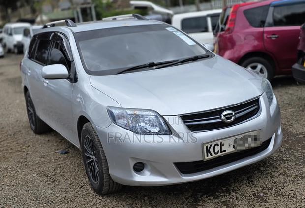 Toyota Corolla Fielder 2011