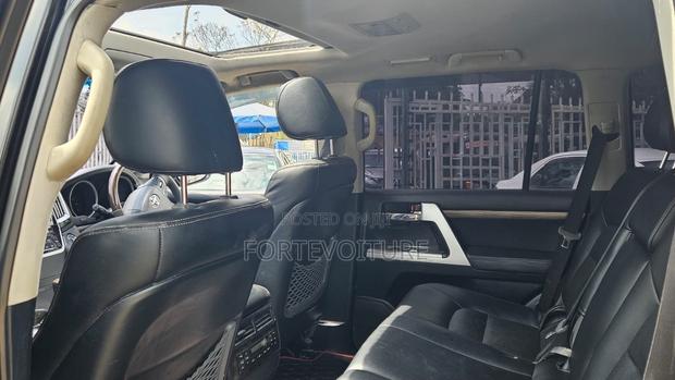 Toyota Land Cruiser 2010 Black