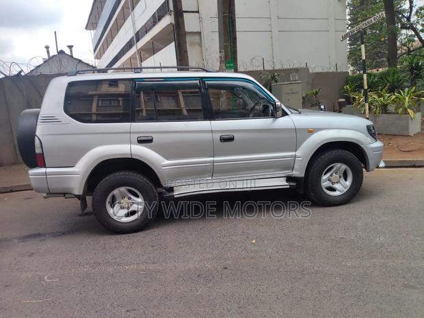 Toyota Land Cruiser Prado 2001 Silver