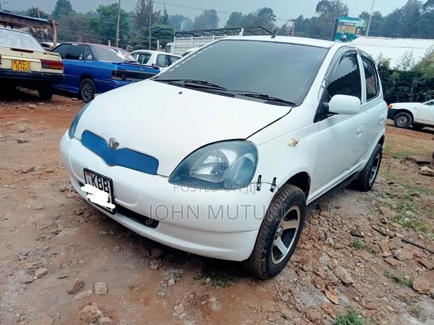 Toyota Vitz 2002 White