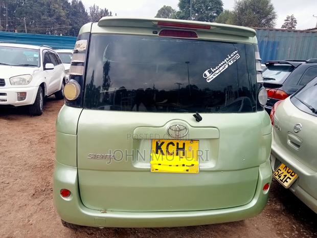 Toyota Sienta 2008 Green