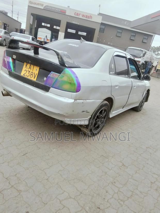 Mitsubishi Lancer 2000 Silver