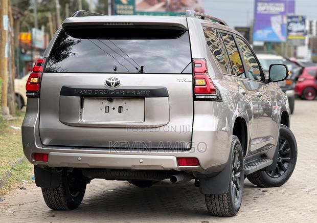 Toyota Land Cruiser Prado 2.7 2023 Silver