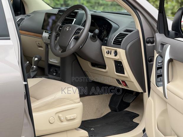 Toyota Land Cruiser Prado 2.7 2023 Silver