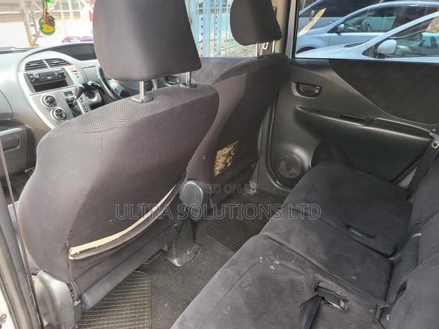 Toyota Ractis 2008 Silver