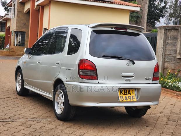 Toyota Corolla Spacio 2000 Silver
