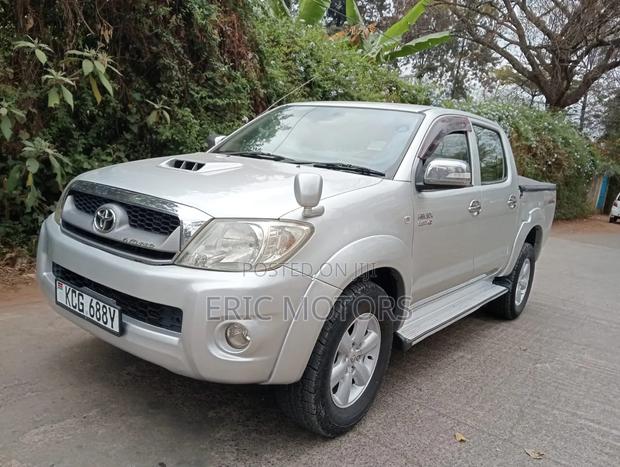Toyota Hilux 2010 Silver