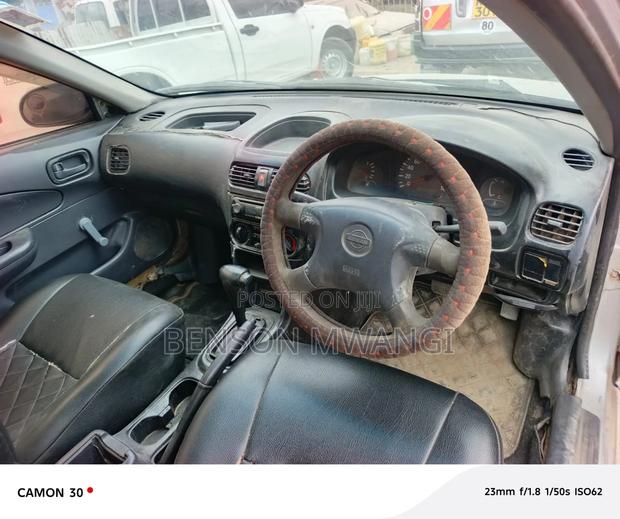 Nissan Advan 2002 Silver