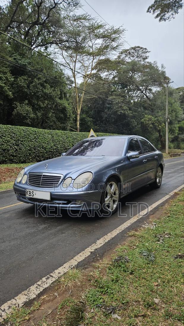 Mercedes-Benz E280 2005 Blue