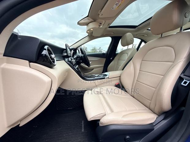 Mercedes-Benz C200 2019 Blue