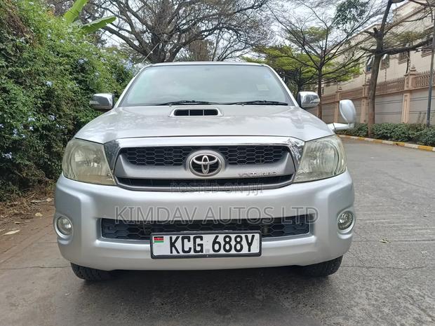 Toyota Hilux 2010 Silver