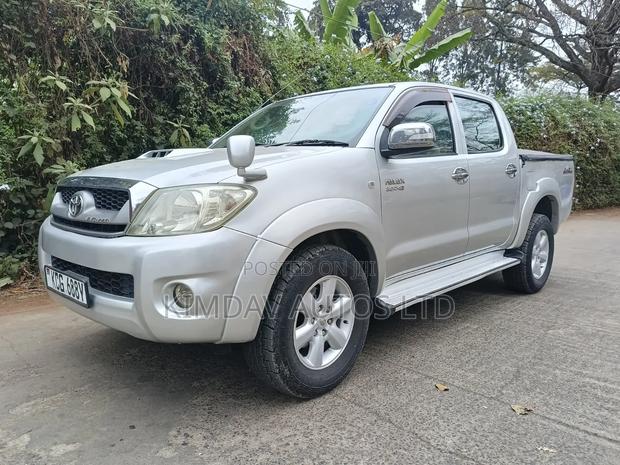 Toyota Hilux 2010 Silver