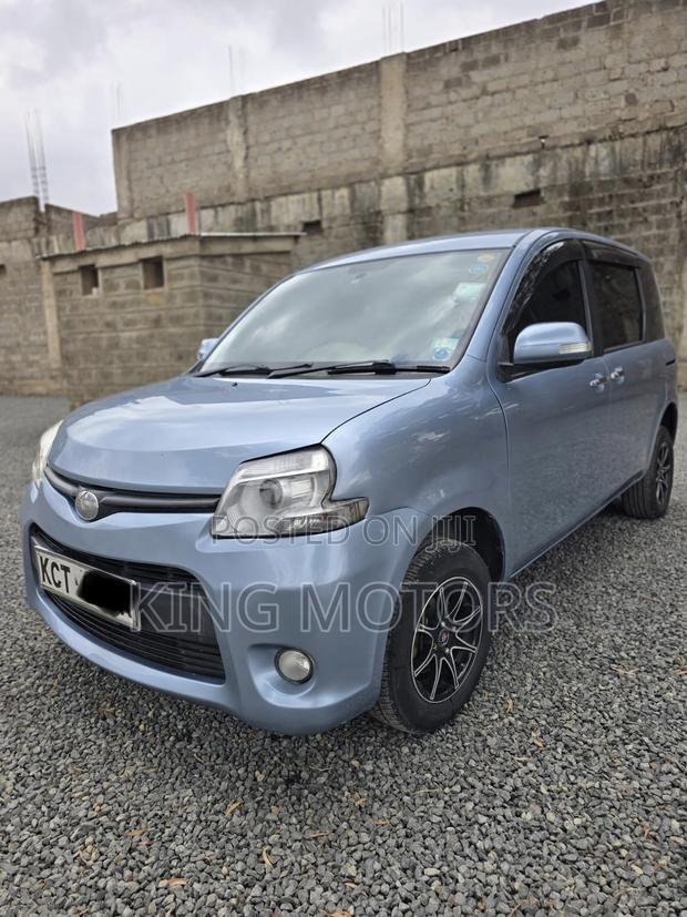 Toyota Sienta 1.5 FWD 2012 Blue