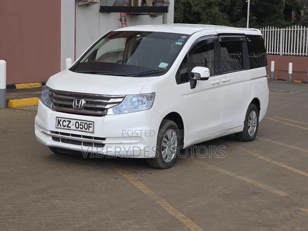 Honda Stepwgn 2013 White