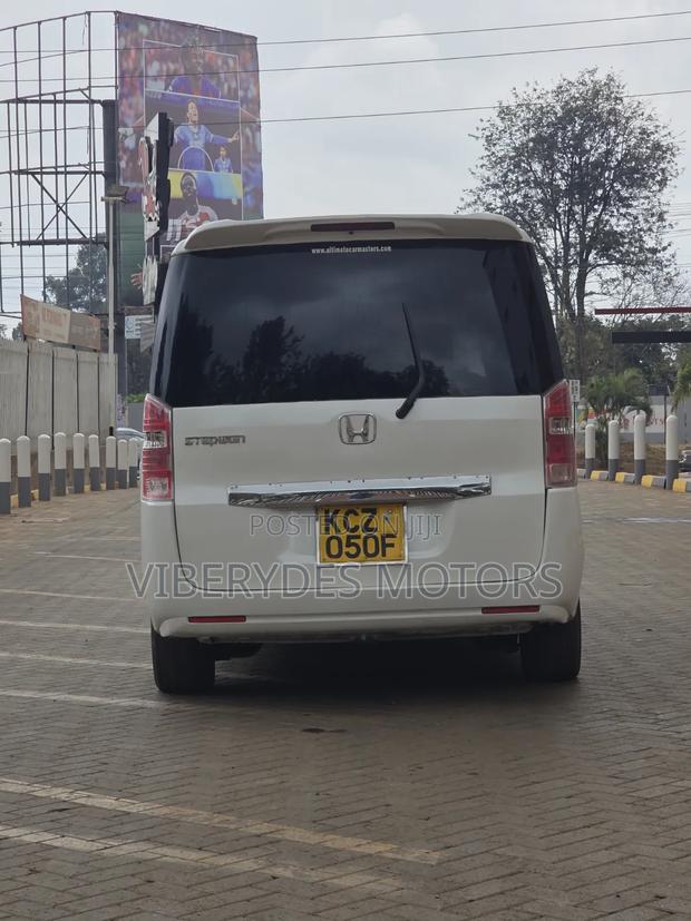 Honda Stepwgn 2013 White