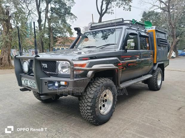 Toyota Land Cruiser 2014 Gray