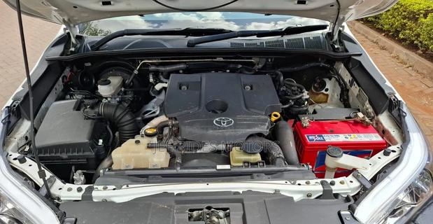 Toyota Hilux Revo Double Cab Deisel 2.4 AWD 2017 White