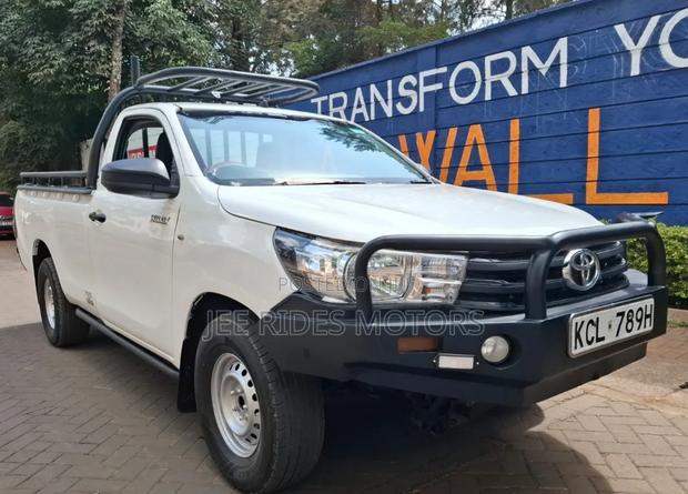 Toyota Hilux Revo Double Cab Deisel 2.4 AWD 2017 White