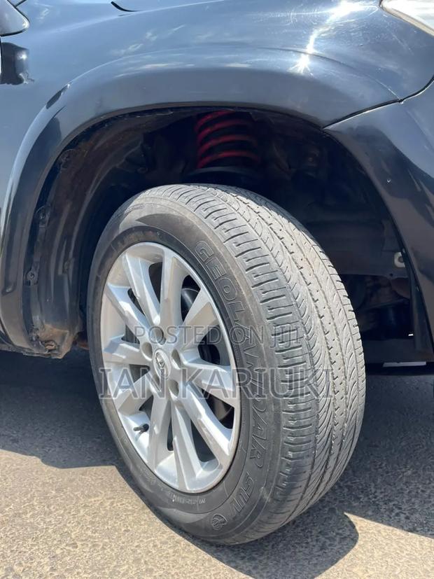 Toyota Vanguard 2012 Black