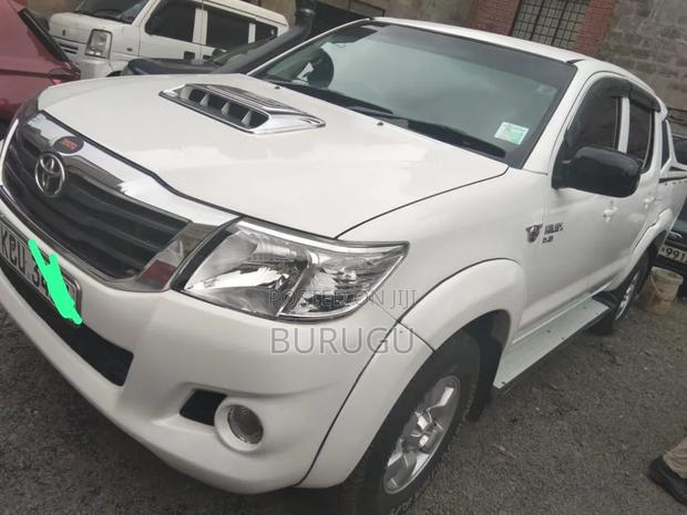 Toyota Hilux 2015 White